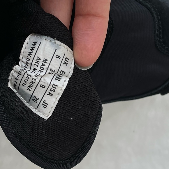 *SOLD* Balenciaga Triple S V2 Noir - Picture 2 of 5